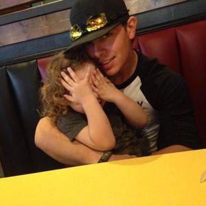 Meet your Posher, Dustin